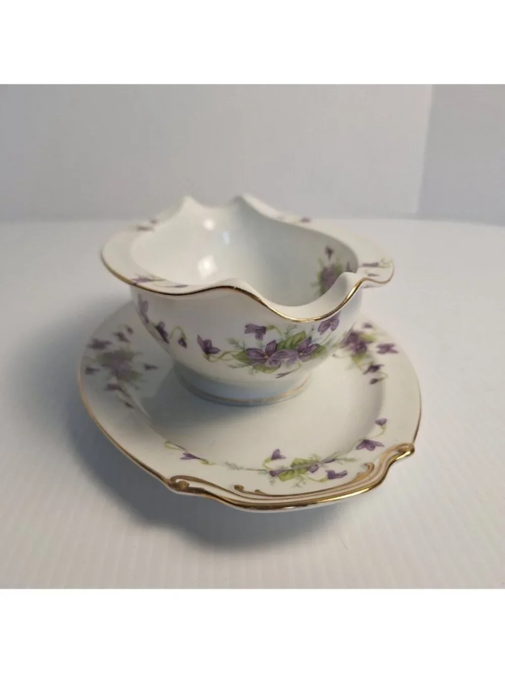 VTG WENTWORTH CHINA JAPAN PURPLE FLORAL GOLD TRIM GRAVY BOAT ATTACHED UNDERPLATE